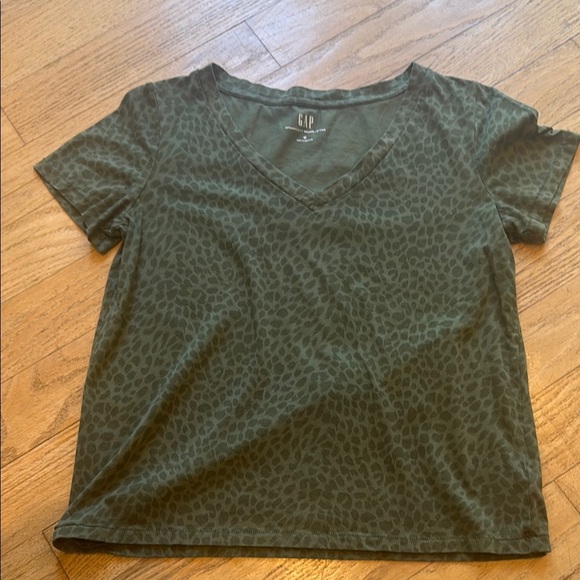 GAP Tee - Picture 2 of 7